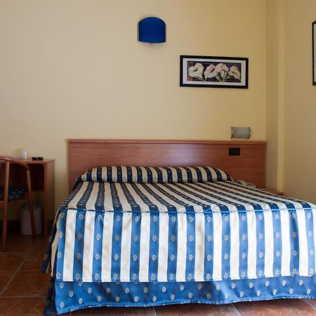 Hotel Blue Ribbon Верчелли Экстерьер фото