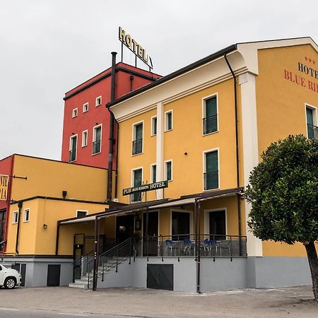 Hotel Blue Ribbon Верчелли Экстерьер фото