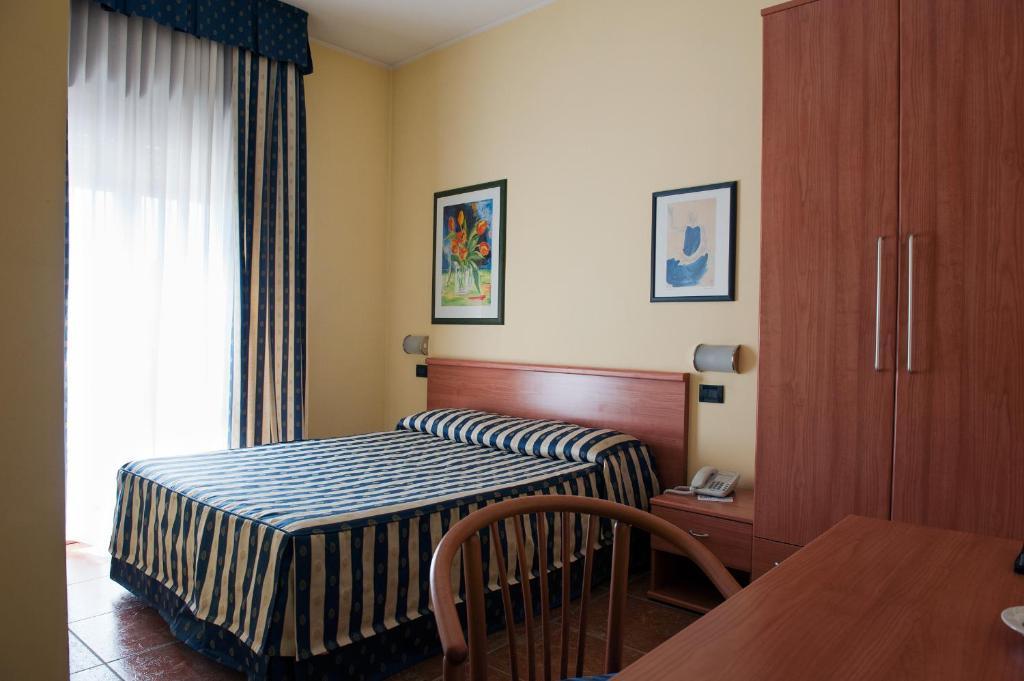 Hotel Blue Ribbon Верчелли Номер фото
