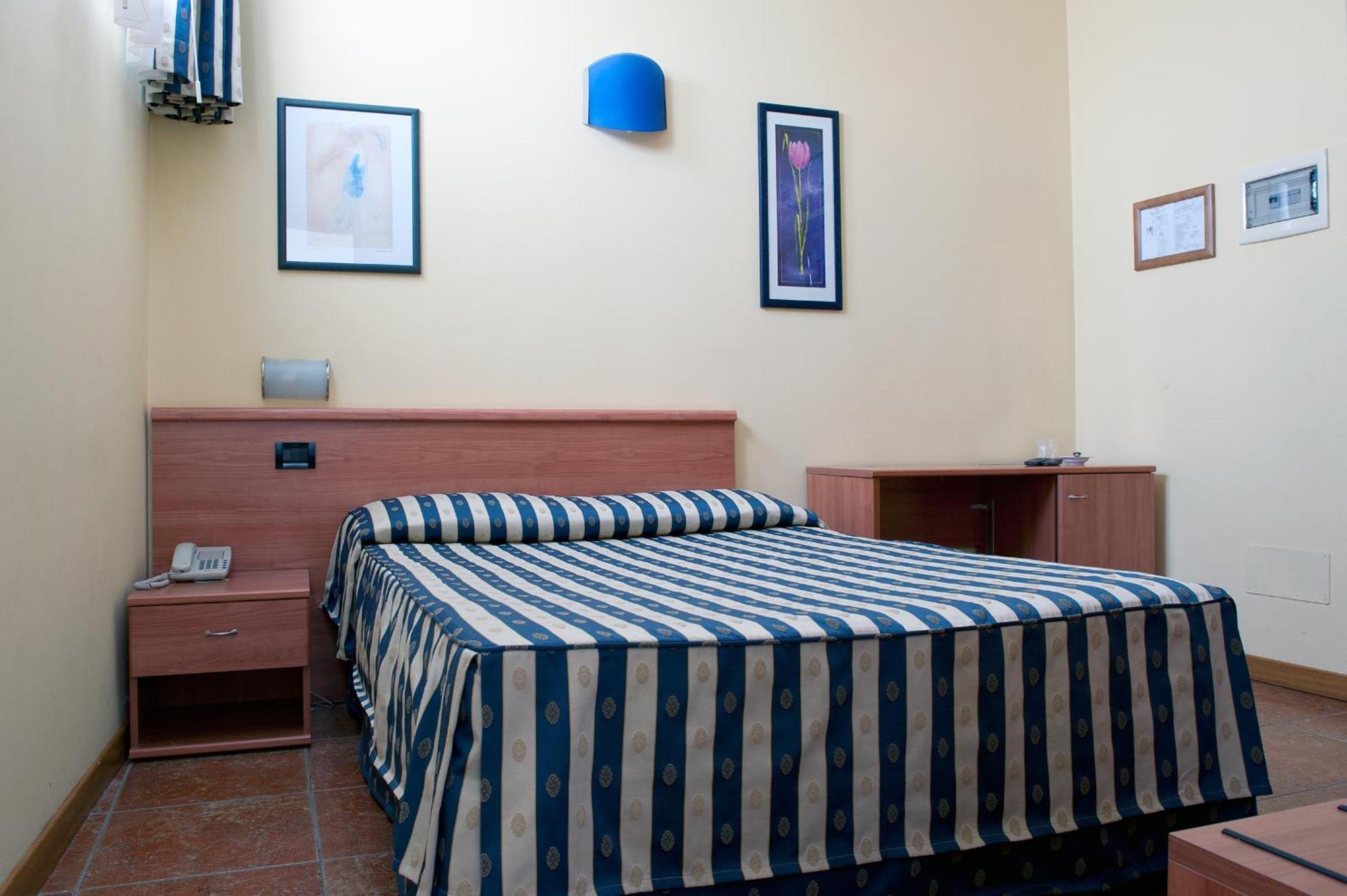 Hotel Blue Ribbon Верчелли Экстерьер фото