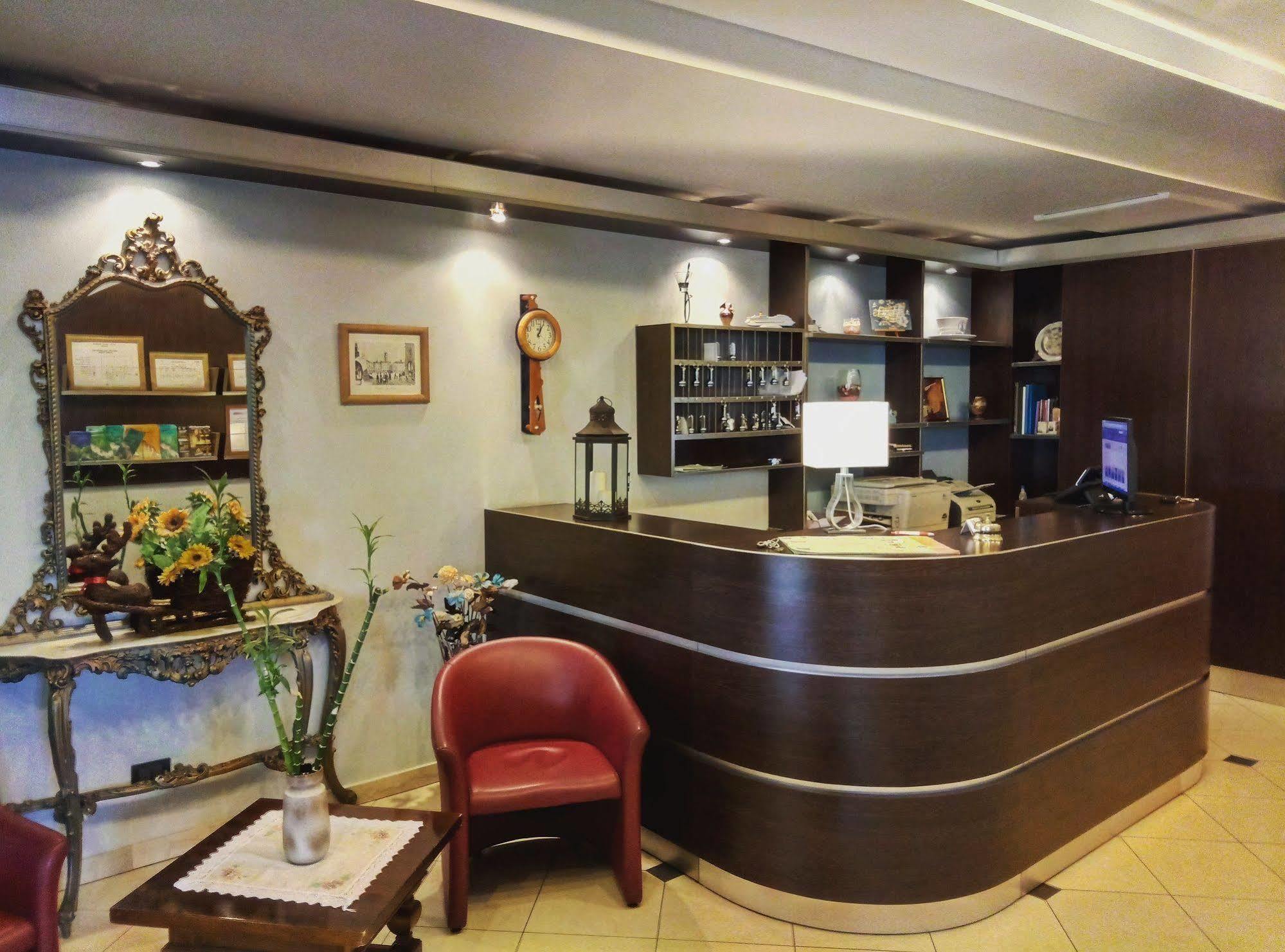 Hotel Blue Ribbon Верчелли Экстерьер фото