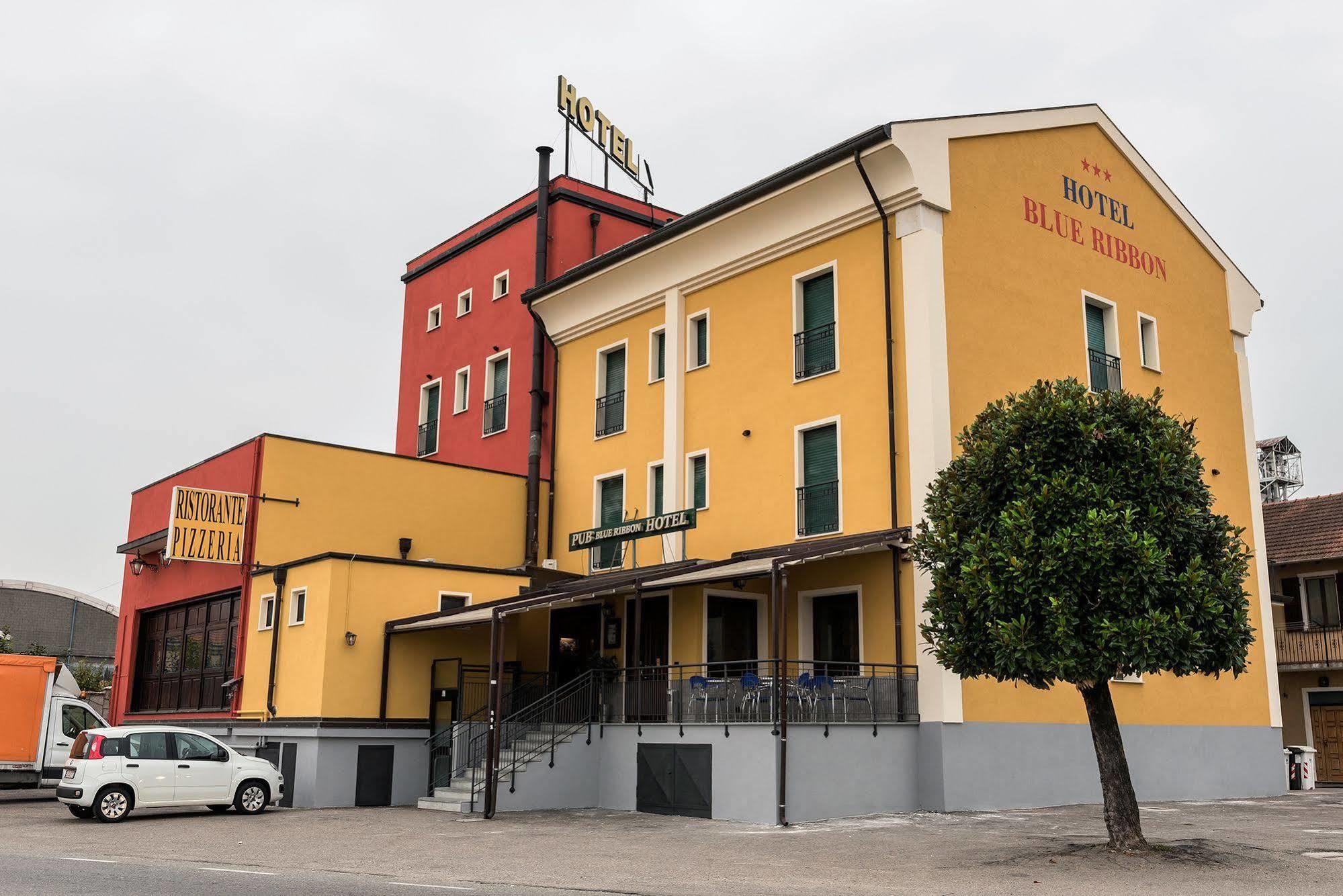 Hotel Blue Ribbon Верчелли Экстерьер фото
