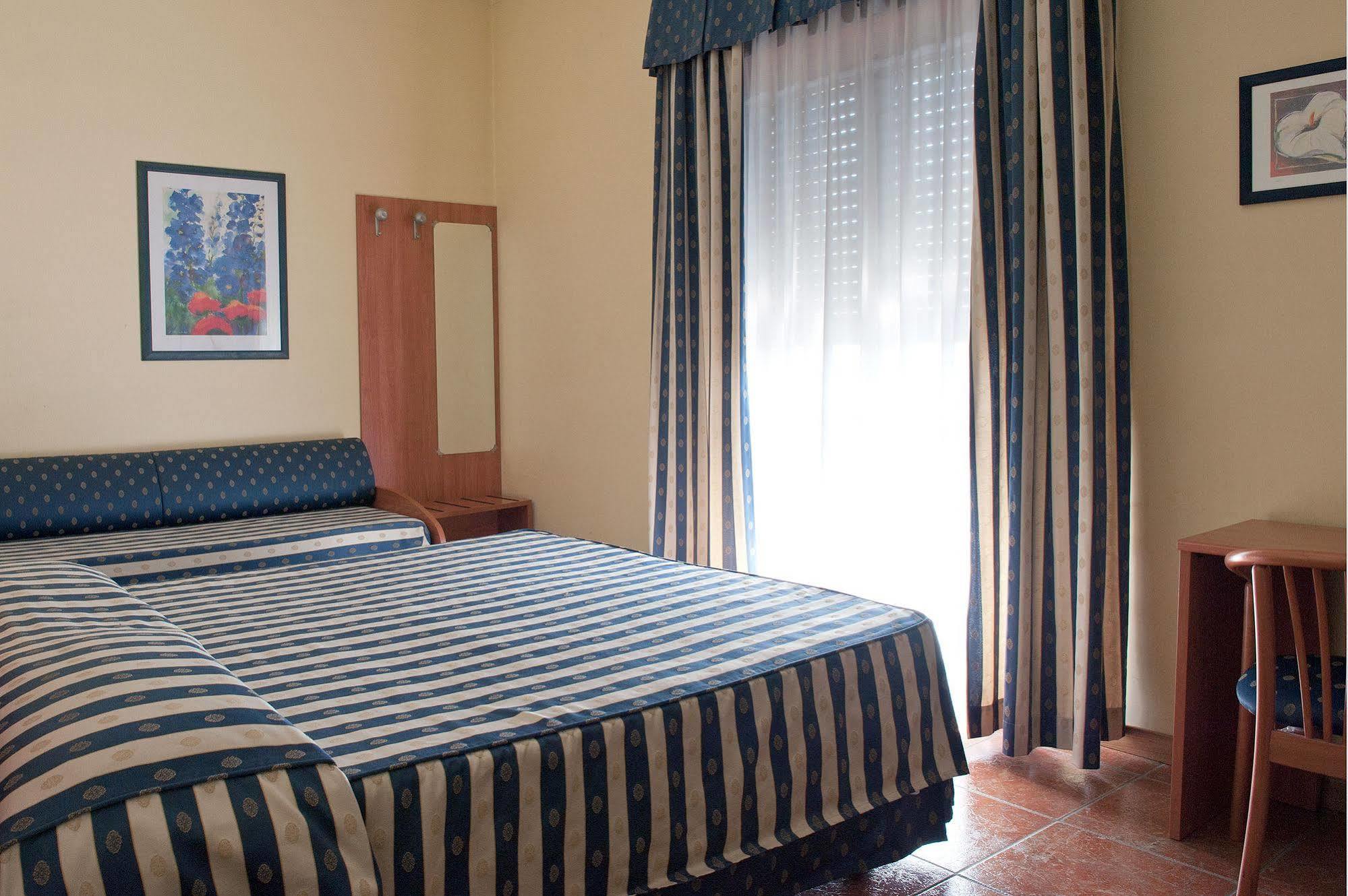 Hotel Blue Ribbon Верчелли Экстерьер фото