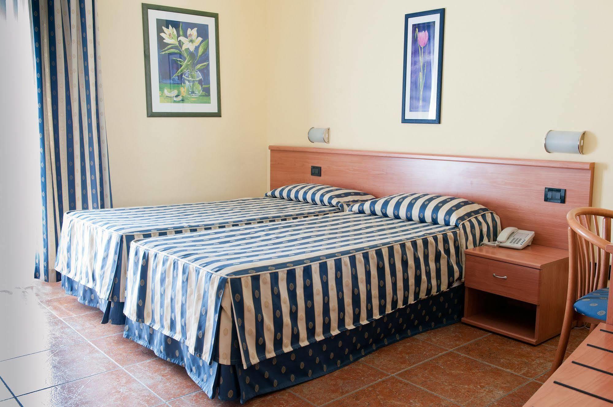 Hotel Blue Ribbon Верчелли Экстерьер фото