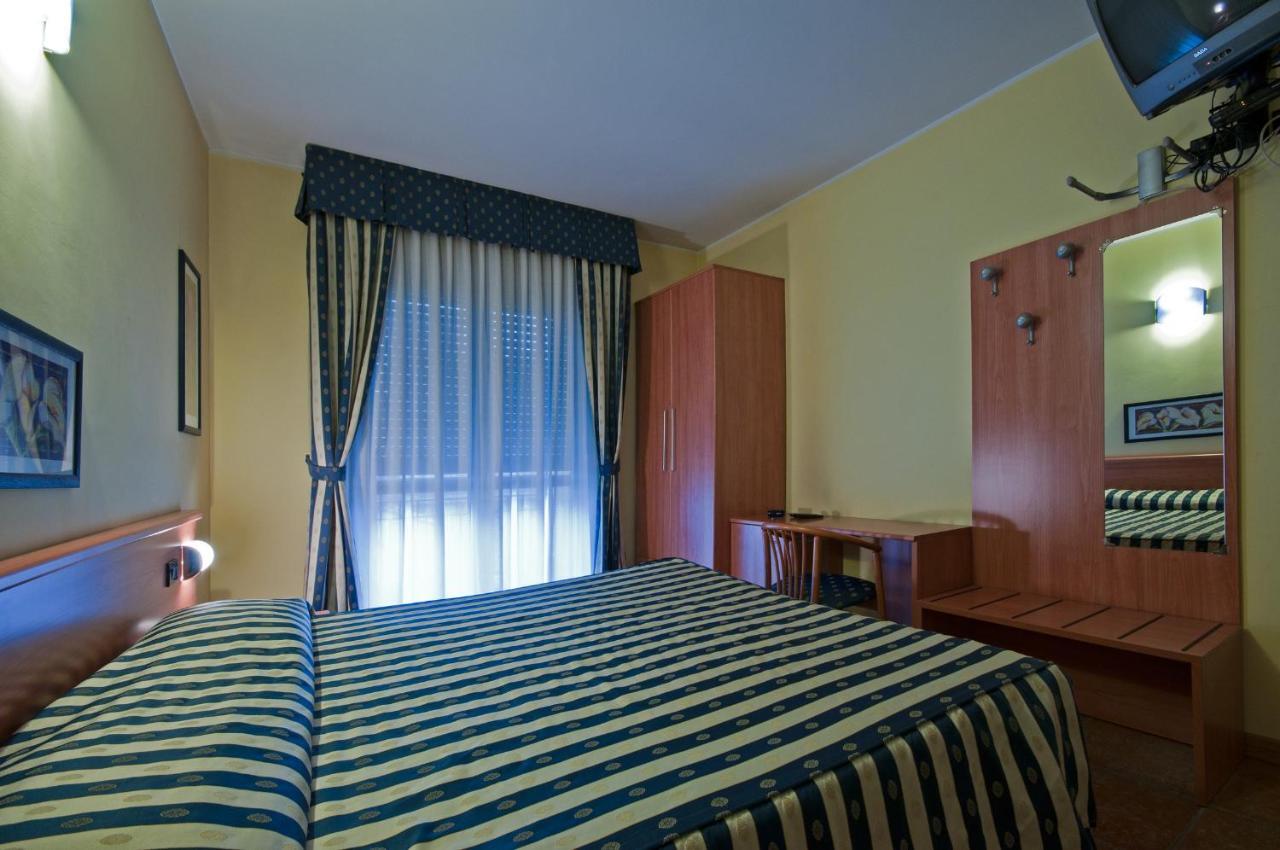 Hotel Blue Ribbon Верчелли Номер фото